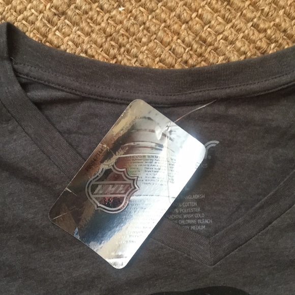 NWT Chicago Blackhawks Tee - Picture 3 of 4